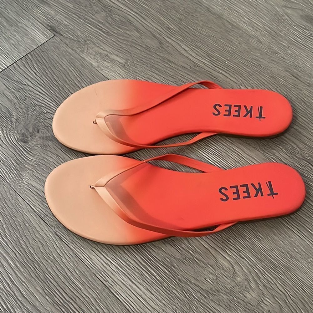 Tkees Flip Flops Size 6 - Picture 2 of 5
